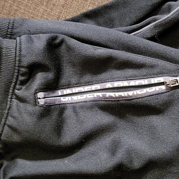 Boys sports wearing black - Picture 4 of 6